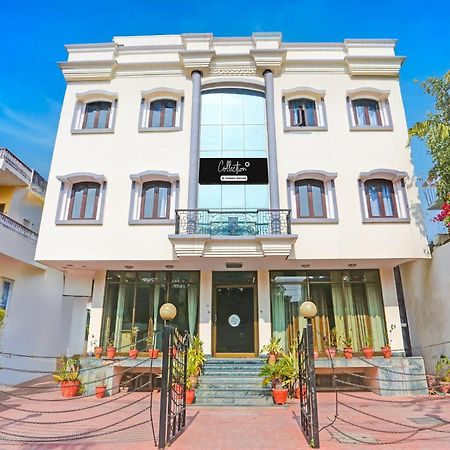 Super Collection O Bani Park Near Collectorate Circle Formerly Anuja Palace Джайпур Екстериор снимка