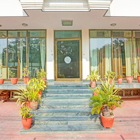 Super Collection O Bani Park Near Collectorate Circle Formerly Anuja Palace Джайпур Екстериор снимка